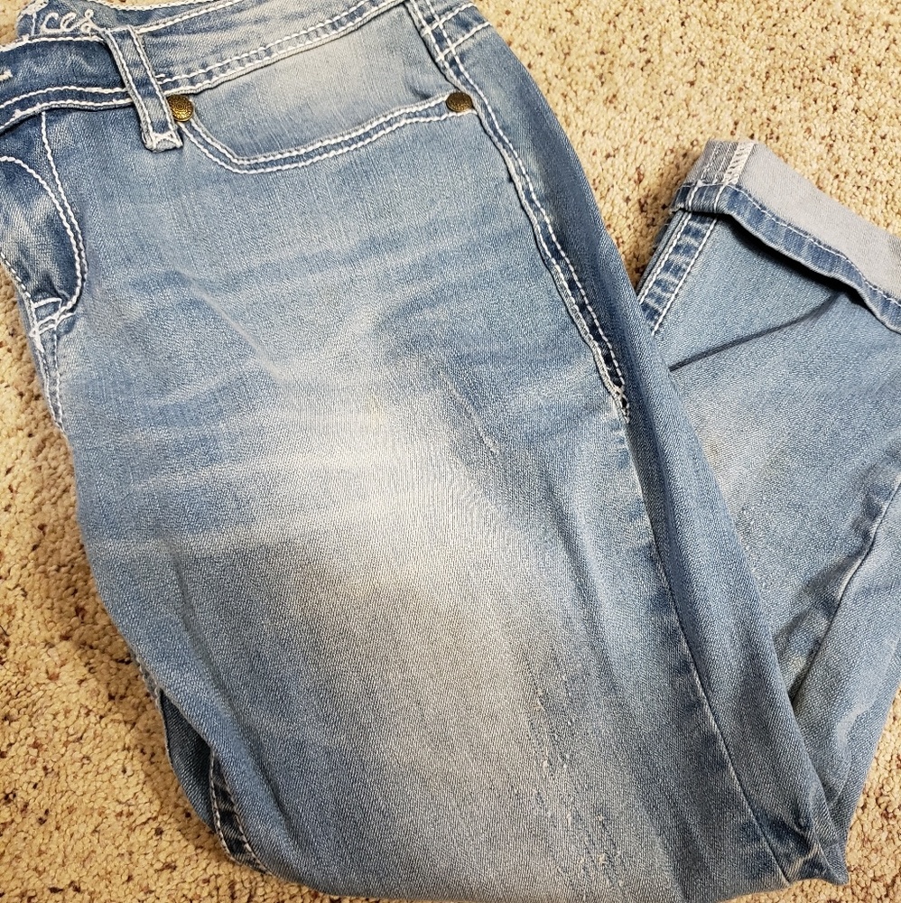 Maurices capris
